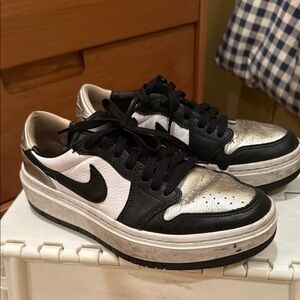NIKE Jordan 1 Black & Silver